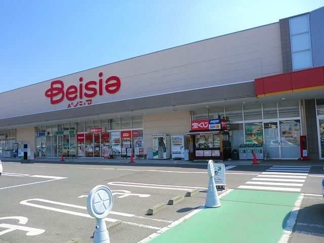 近くのベイシア渋川こもち店まで400m（徒歩5分）