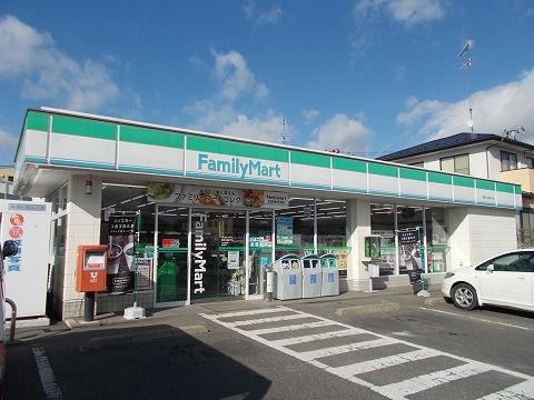 近くのファミリーマート須賀川海道下店まで550m（徒歩7分）