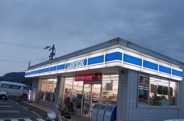 近くのローソンさんまで90m（徒歩2分）