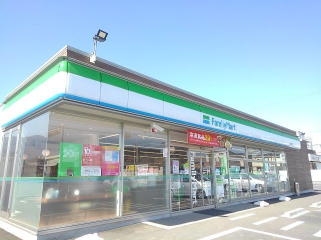 近くのファミリーマート菰野田光店まで1,100m(徒歩14分)
