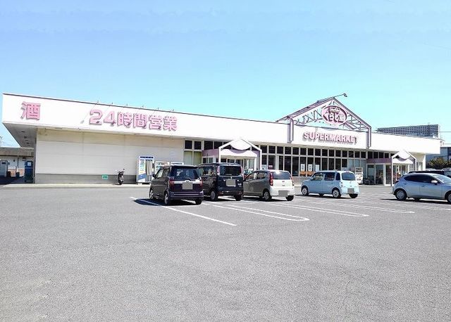 近くのマックスバリュくらし館まで360m（徒歩5分）