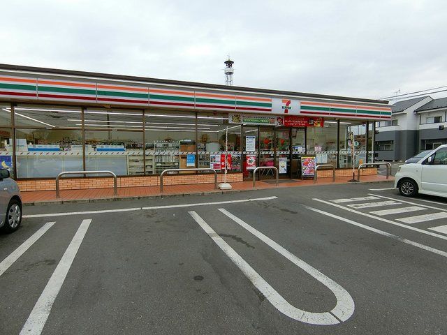 近くのコンビニまで450m（徒歩6分）