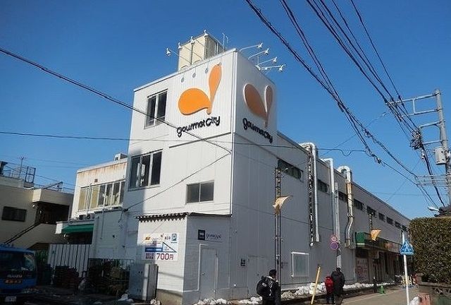 近くのグルメシティまで1,900m（徒歩24分）