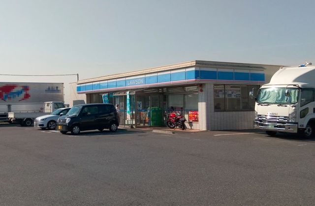 近くのローソンまで210m（徒歩3分）