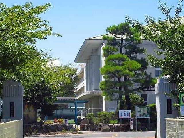 近くの思斉小学校まで550m（徒歩7分）