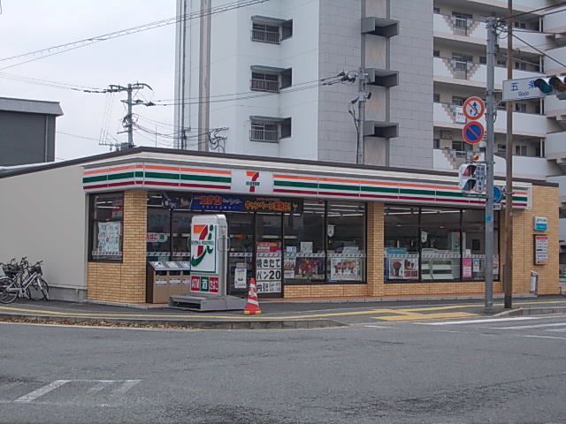 近くのセブンイレブンまで650m（徒歩9分）