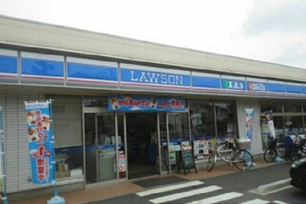 近くのローソンまで660m（徒歩9分）