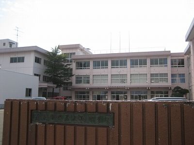 近くの五泉北中学校まで1,100m（徒歩14分）