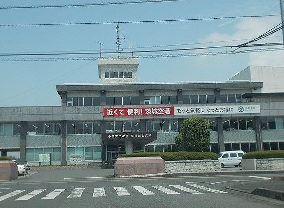 近くの小美玉市役所小川支所まで1,000m（徒歩13分）