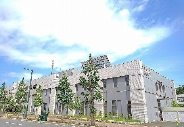 近くの手稲区役所まで2,100m（徒歩27分）