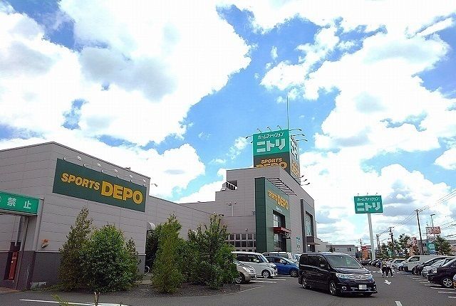 近くのニトリ宮の沢店まで2,000m（徒歩25分）