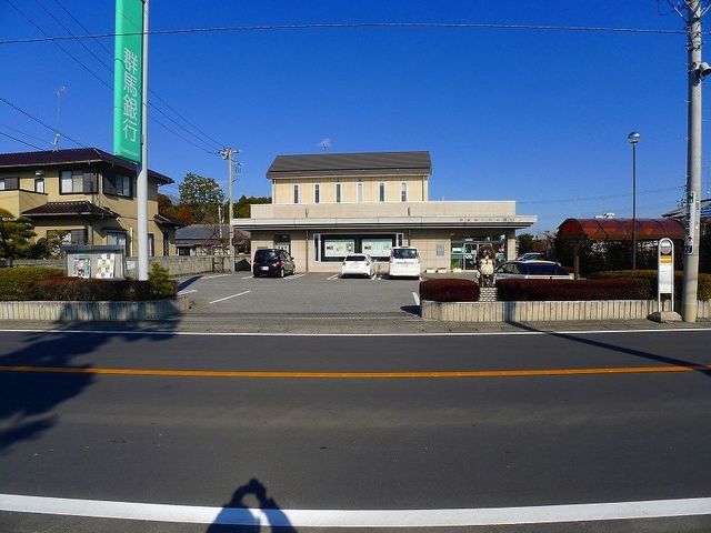 近くの群馬銀行 明和町出張所まで500m（徒歩7分）