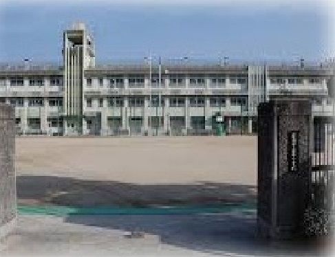 近くの原小学校まで750m(徒歩10分)