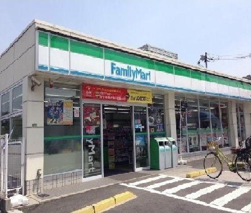 近くのファミリーマートまで220m(徒歩3分)