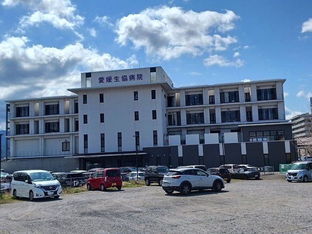 近くの愛媛生協病院様まで950m（徒歩12分）