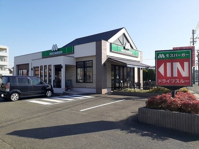 近くのモスバーガー川口店まで500m（徒歩7分）