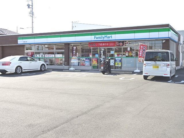近くのファミリーマート 小川店まで550m(徒歩7分)