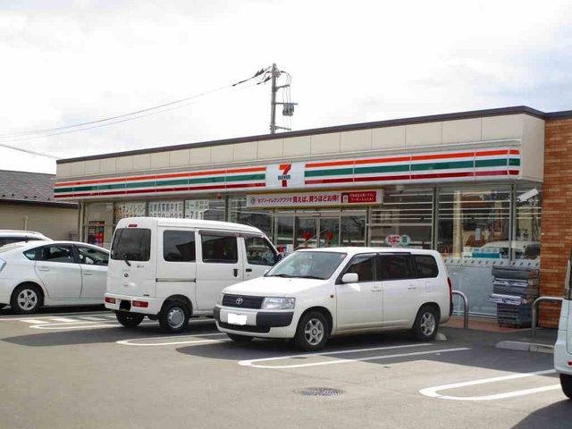 近くのコンビニまで400m（徒歩5分）