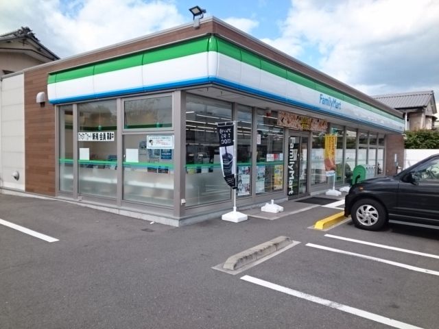 近くのコンビニまで650m（徒歩9分）