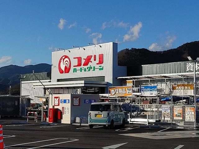近くのコメリハード&グリーン小泉店まで800m(徒歩10分)