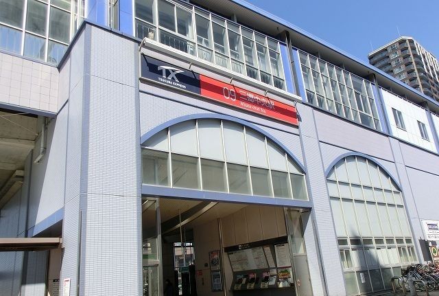 近くのつくばエクスプレス三郷中央駅まで130m（徒歩2分）
