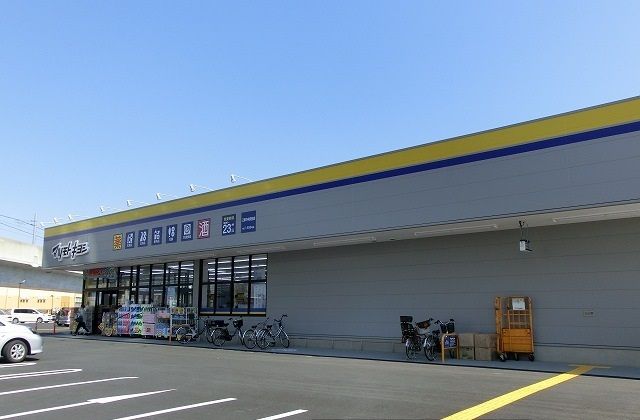 近くのマツモトキヨシ三郷中央駅前店まで350m（徒歩5分）