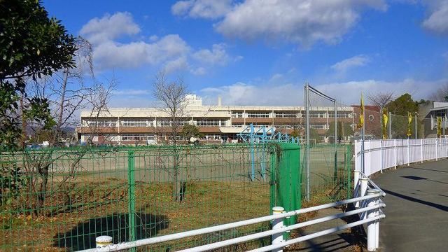 近くのみどり市立笠懸北小学校まで1,200m（徒歩15分）