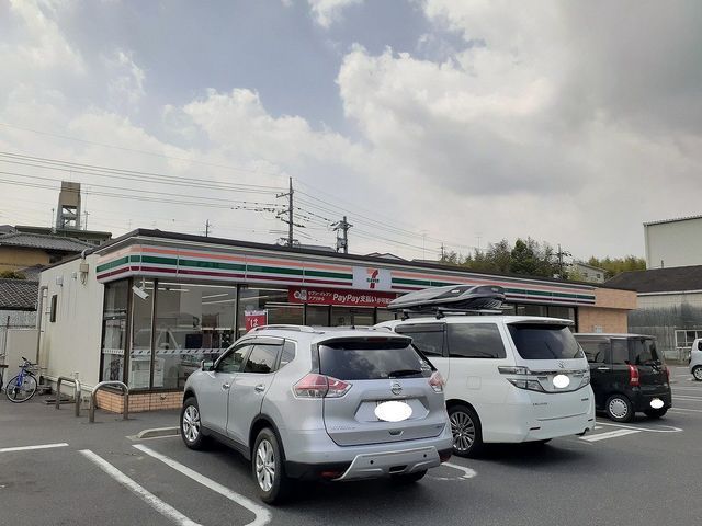 近くのセブンイレブン早島店まで600m(徒歩8分)
