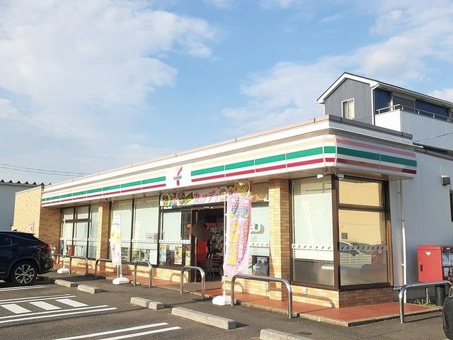 近くのコンビニまで539m（徒歩7分）