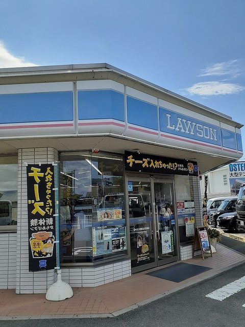 近くのコンビニまで550m（徒歩7分）