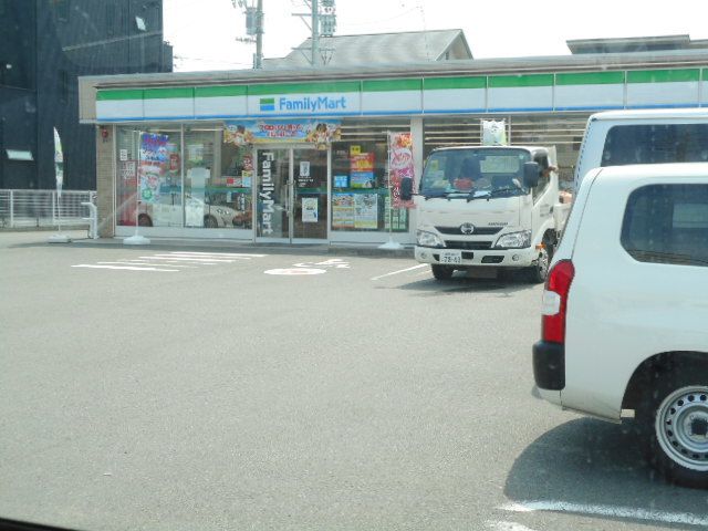 近くのコンビニまで110m（徒歩2分）