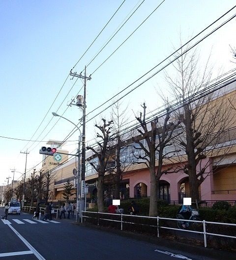 近くのモリタウンまで1,800m（徒歩23分）