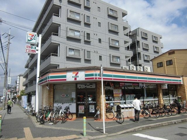 近くのセブンイレブンまで450m（徒歩6分）