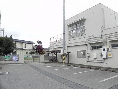 近くの柏市立西原保育園まで800m(徒歩10分)
