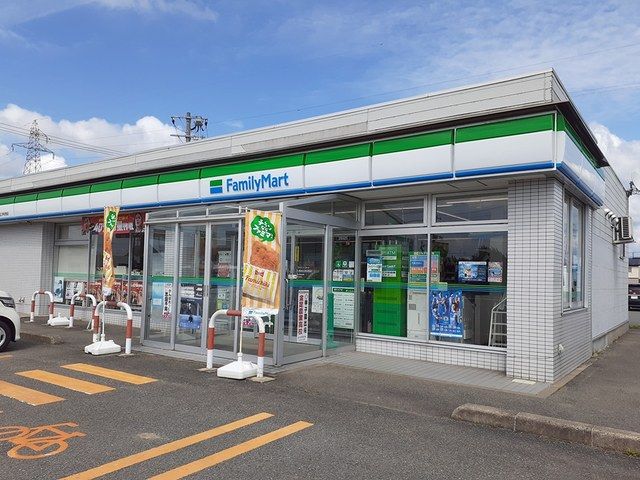 近くのファミリーマート八郎潟上沖谷地まで429m（徒歩6分）