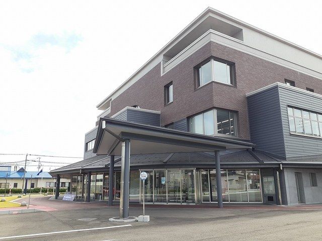近くの八郎潟町役場まで1,572m（徒歩20分）