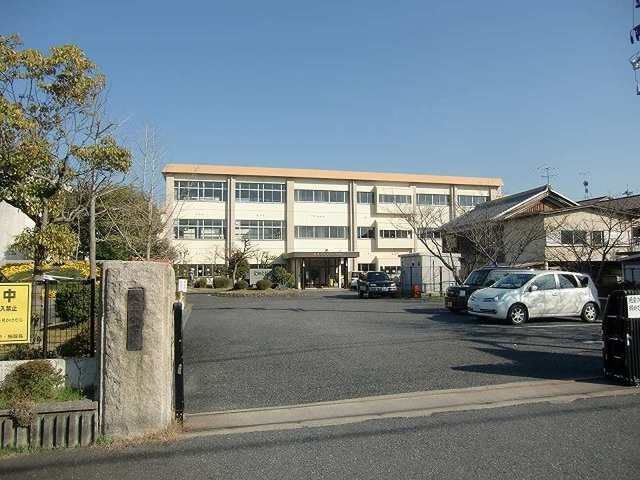 近くの大宝小学校まで548m（徒歩7分）