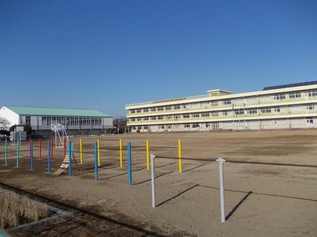 近くの土浦市立中村小学校まで120m（徒歩2分）