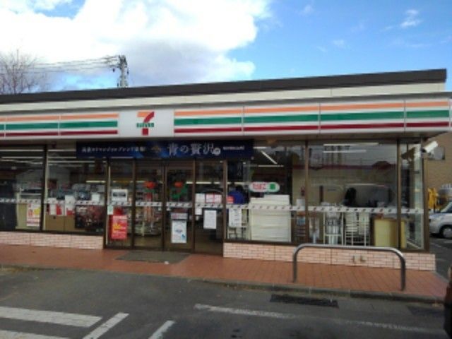 近くのセブンイレブン長野古里店まで500m（徒歩7分）