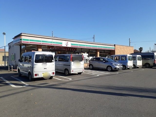 近くのセブンイレブン坂東岩井店まで350m（徒歩5分）