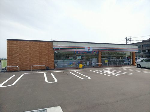 近くのセブンイレブン あわら国影店まで800m（徒歩10分）