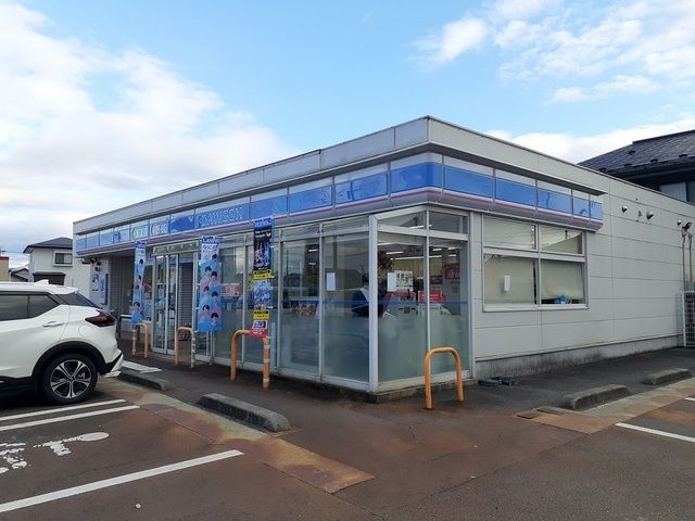 近くのローソンまで600m（徒歩8分）