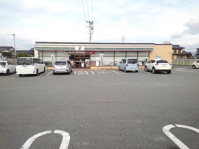 近くのセブンイレブン筑後久冨店まで1,370m（徒歩18分）