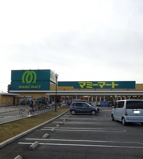 近くのスーパーまで900m（徒歩12分）