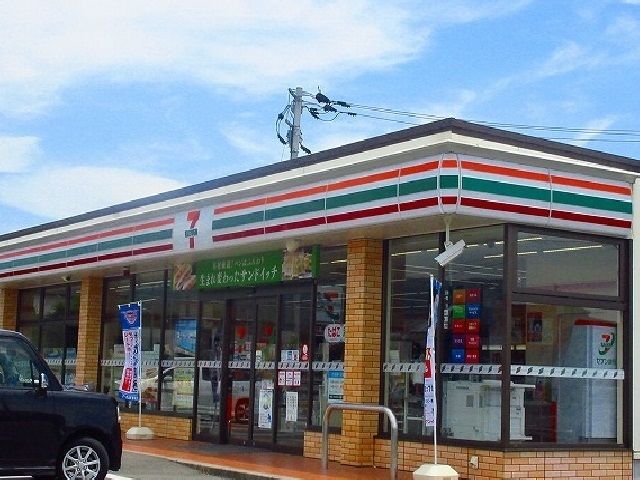 近くのコンビニまで1,400m（徒歩18分）