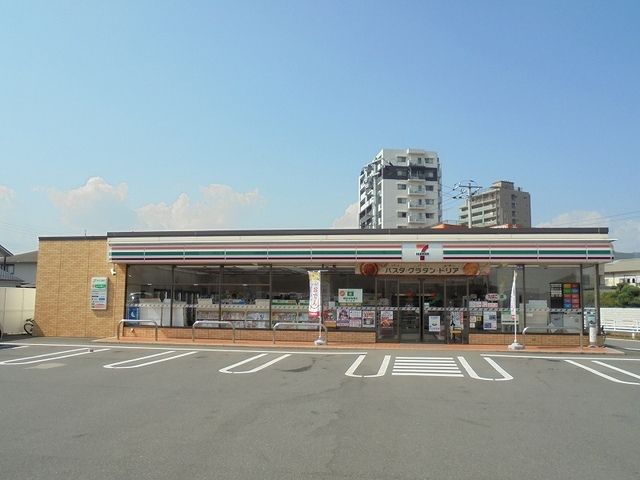 近くのセブンイレブン今津町店まで90m（徒歩2分）