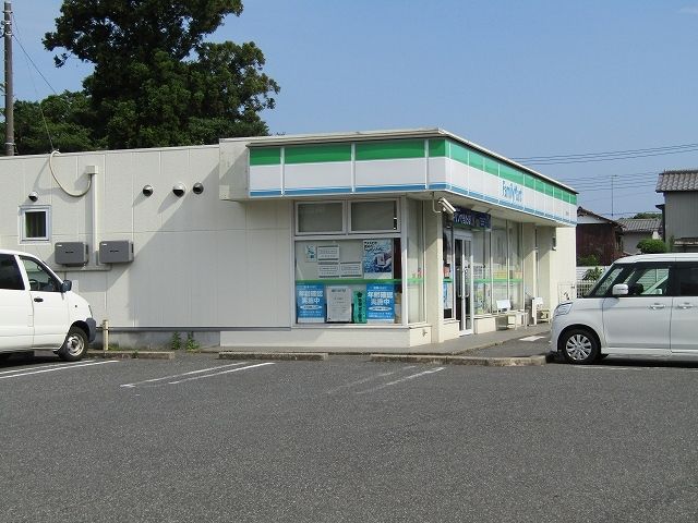 近くのファミリーマート茂原町保店まで450m（徒歩6分）