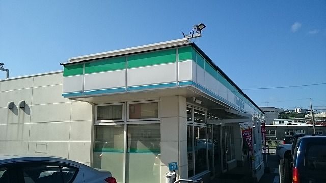 近くのファミリーマート西原中学校前店まで900m(徒歩12分)