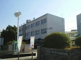近くの高校・高専まで1,600m（徒歩20分）