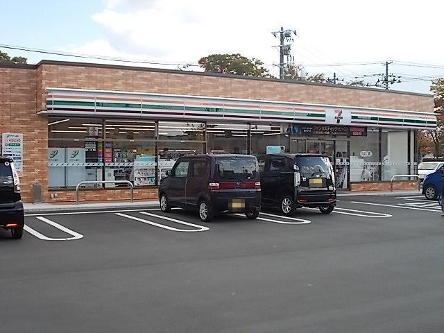 近くのセブンイレブンまで650m（徒歩9分）